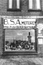 Hendrikus de Boer, aan de Stationsweg, tegenover het tramstation importeerde BSA motoren.        
 
