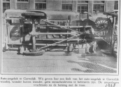 Deze vrachtauto kwam op de verkeerde weghelft en botste frontaal tegen de tram uit Heerenveen. De auto belande voor de O.L.school op z'n zijkant. (1928)