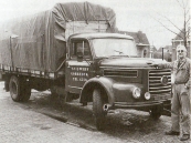 Steffen v/d Werf poseert hier bij zijn truck aan de Kerkewal.