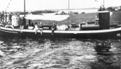 Een gezelschap dames maakte in de zomer van 1933 een boottocht met de Rival van Tjesse v/d Made.