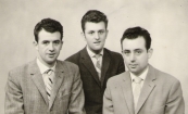 De zonen van Melle en Sijke Tenge-Dorenbos. V.l.n.r: Johannes 24 jr., Anne 20 jr., Eppie 28 jr. Foto uit 1962