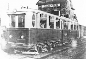 De Gooise motortram bij het station te Drachten.