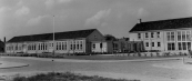In September 1955 werd de Openbare Lagere school ''Trimbeets'' (met sporthal) in gebruik genomen. Deze verving die aan de hoofdstraat (nu museum).