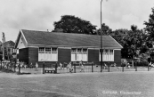 De in 1928 als ''noodschool'' gebouwde Nutskleuterschool bleef tot 1961 in gebruik. Op 11 januari 1962 konden de kleuters de nieuwe school betrekken die het Nut op dezelfde plaats liet bouwen.