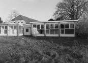 Deze kleuterschool verving de in 1928 gebouwde houten ''noodschool'' aan de Schoolstraat. In 1984 werd ook deze school buiten gebruik gesteld. Door veranderingen in het onderwijs werden de kinderen ondergebracht bij de openbare lagere scholen ''Flambou'' en ''Trimbeets''    