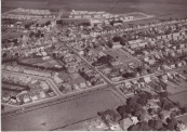 Gorredijk, foto vermoedelijk genomen september1958. Rechts in het midden is duidelijk het Markterrein te zien.
