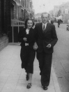 Folkert Coehoorn met Fardow van der Schaar in de Hoofdstraat, 26 juni 1937. (foto via D.Coehoorn)