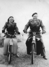 Fardow en Folkert Coehoorn beide op een NSU, omstreeks 1955. (foto via D.Coehoorn)