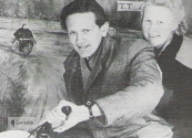 Hans de Jong op de foto gezet met zijn vrouw tijdens de Gordykster Merke.