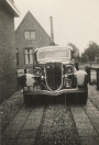 Tj. Wieterdink, Gorredijk, gemeente Opsterland. (Afgegeven tussen 1 mei 1916 en 1 april 1917.) Deze foto is gemaakt op de oprit van de garage van de fam. Simons, Iepenlaan 4, Heerenveen. (Bron: G. Simons)