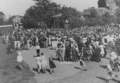 Op 5 mei 1945 kwamen veel inwoners van Gorredijk bijeen op het Marktterrein.