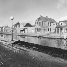 Overzicht voor - en rechter zijgevel  Langewal 52  1981, (foto van der Wal).