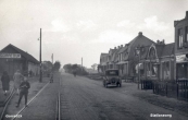 1931, met links het tramstation.