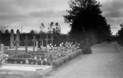 De 6 graven op het kerkhof aan de Hegedyk van de bemanning van de Mitchell bommenwerper die op 15 augustus 1941 boven Terwispel werd neergeschoten. Pas een maand later werden ze begraven,al die tijd stonden de lichamen opgebaard in het lijkenhuisje op het kerkhof.