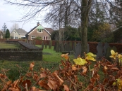 De Nederlands Hervormde kerk. Rijksmonument wegens zes herdenkings- en wapenstenen in de gevel; en wegens inventaris, bestaande uit 17e eeuwse preekstoel met achterschot en klankbord.
In september 1985 is de kerk afgebroken.
