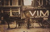 Klaas van der Wagen en Oebele Rijtsma in de Hoofdstraat in Gorredijk. (bron: dorpsarchief Oude-Nieuwehorne.)