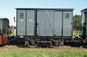 Goederenwagen NTM E67 bij de Stoomtram Hoorn-Medemblik, te Twisk; 29 september 2013.