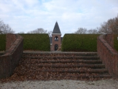 De algemene BEGRAAFPLAATS werd aangelegd in 1926 naar een plan van aanleg van de gemeente- architect C. van Wamel uit 1925. De aanleg van de Gemeentelijke begraafplaats en trap uit 1926 en 1942/46 is van algemeen cultuur- historische en landschappelijke waarde.
