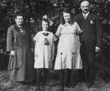 Samuël Wolf  Hij was een zoon van Nathan Wolf en Johanna Daniels Dalsheim. Hij is op 7 mei 1909 met Sara Josina Leefsma getrouwd in Gorredijk. Zij is op 22 november 1939 overleden in Heerenveen.

Hij had eerst een textielzaak in Zuidbroek, maar is later met zijn gezin naar Gorredijk verhuisd, waar hij de textielzaak aan de Langewal van zijn schoonvader Heiman Leefsma overnam.