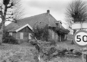Deze in 1899 gebouwde boerderij aan de Leijen nr.2 werd in 1992 afgebroken. Op het vrijgekomen terrein werden 3 vrijstaande woningen gebouwd.