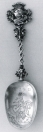   1791 Gedachtenislepel De voorzijde van de steel is bekroond met het hoofd van prins Willem V, terwijl op de achterzijde Wilhelmina van Pruisen is afge�beeld. In de bak is een gravering te zien van Prins Willem V te paard en er boven P=W=D=V=D=. Inscriptie op de achterzijde: P.W./Prins.W.D. /Vijfde. is in den /Vlekke. Gordijk./.ingehaalt. door./.De borgerf/.Den 16 Sept.r/./91/.