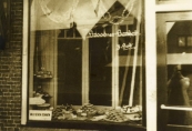 Foto van de winkel in de beginjaren '50