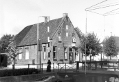 Dit huis op de hoek Brouwerswal/ 't Weike in Kortezwaag werd gebouwd in opdracht van Walter Ubles. Foto 1983