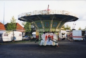 Zweefmolen M.K. Venekamp uit Delfzijl, kermis mei 1991 in Gorredijk. (bron: fotocollectie A. Lubach)