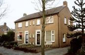 Twee-onder 1 kapwoning, gebouwd in 1949. Foto uit 2002