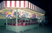 Najaarskermis Gorredijk 1977 met op de foto het Casino Royal Bumperspel van de familie Miedema – Letema. (foto: Nico Rampen)