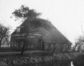 Dit huis aan de Leijen in Kortezwaag stond Oostelijk van de kerk en werd later geheel gerestaureerd.