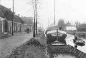 In de Zuid-Oosthoek van onze provincie, niet ver van Gorredijk ligt het vredige dorpje Kortezwaag waarvan wij hier een foto geven. (Tekst uit kranteknipsel)