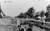 De draai in Kortezwaag omstreeks 1915 bij een zeer lage waterstand. Schippers zullen hier niet blij mee geweest zijn.