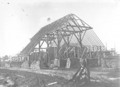  Boerderij in aanbouw, waarschijnlijk in Jonkersland.