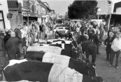 De jaarlijkse veemarkt op 26 oktober 1987 aan de Hoofdstraat te Gorredijk.