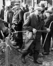 Jaarmarkt op 25-10-1975 aan de Hoofdstraat te Gorredijk.