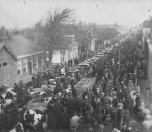 De najaarsmarkt omstreeks 1925 in de Hoofdstraat met een onafzienbare rij koeien.
