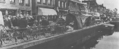 De voorjaarsmarkt op 7 mei 1933 aan de Langewal. Het aantal kramen was in die jaren beduidend minder dan tegenwoordig.