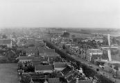 Deze foto werd gemaakt tussen 1910 en 1919 vanaf de schoorsteenpijp van de olieslagerij aan het noordeinde van de kerkewal.