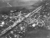 Deze luchtfoto werd omstreeks 1931 gemaakt.