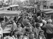 Drukte in de Hoofdstraat op de najaarsmarkt in Oktober 1989