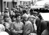 De najaarsmarkt in 1987 met grote drukte op de Langewal.