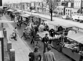 Wegens werkzaamheden aan de kade van de Langewal werd in 1977 de weekmarkt verplaatst naar de Molenwal.