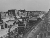 In 1948 werd de sluis van Gorredijk van nieuwe kademuren voorzien. Tijdens de oktobermarkt dat jaar was het werk nog niet klaar.