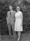 
Hessel Posthuma, burgemeester van Opsterland en zijn vrouw T.Posthuma-Posthuma. Zij vertrokken naar Deventer, waar hij op 7 februari 2003 op 82 jarige leeftijd overleed.