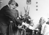 Hendrik Krist (96) en Hermina van der Duim (97jaar) waren op 5 augustus 1984 75 jaar getrouwd. Hans Wiegel, com. der Koningin in Friesland bezocht hen in verzorgingstehuis de ''Miente'' te Gorredijk.
