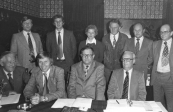 Bestuur W.H.I. 1976 Staande: Mient Faber, Bart de Boer, Mieke Kersbergen, Harm de Jong, Appie Mulder, Harm J.Bijlsma. Zittend: Jouke v/d Zee, Durk Boorsma, Wijtse Veenstra en Jan Rudolphy.